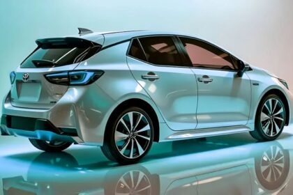 Toyota Corolla Hatchback 2025: सिर्फ ₹60,000 डाउन पेमेंट और ₹6,823 EMI पर घर ले जाएं ये धांसू कार