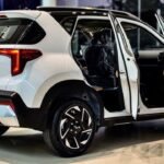 32 km/l Mileage और टकाटक फीचर्स के साथ Kia की लग्जरी SUV, कीमत के आगे Wagnor भी महंगी