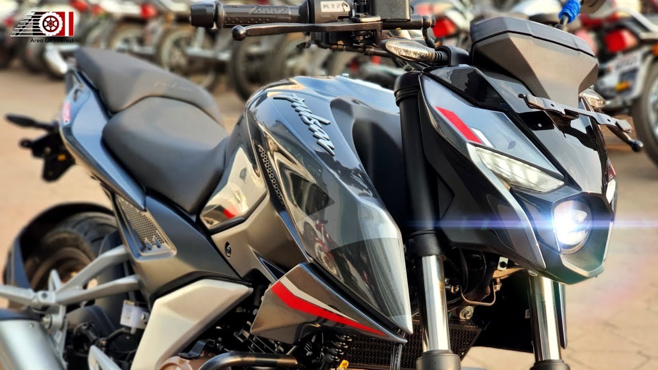 Bring home Bajaj Pulsar N250 for commuting to college, great mileage with classic design and modern features